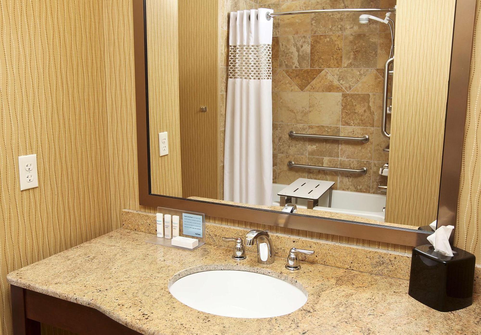 Hampton Inn & Suites Fargo Medical Center מראה חיצוני תמונה