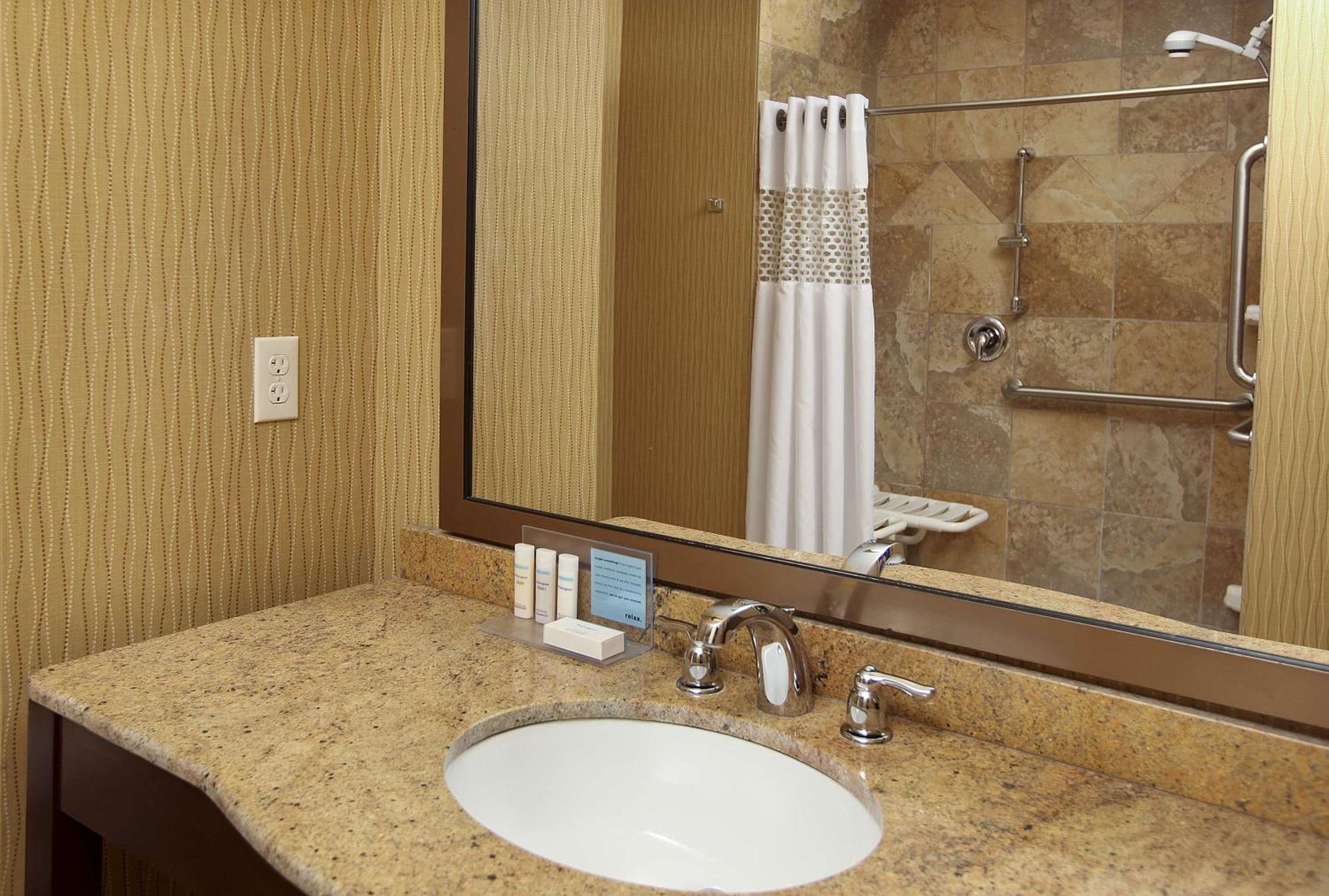 Hampton Inn & Suites Fargo Medical Center מראה חיצוני תמונה