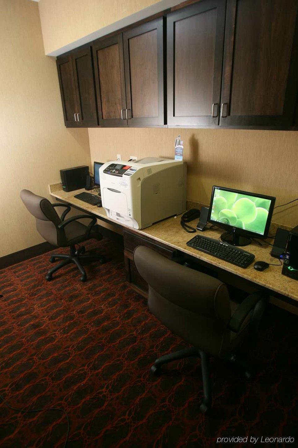 Hampton Inn & Suites Fargo Medical Center עסק תמונה